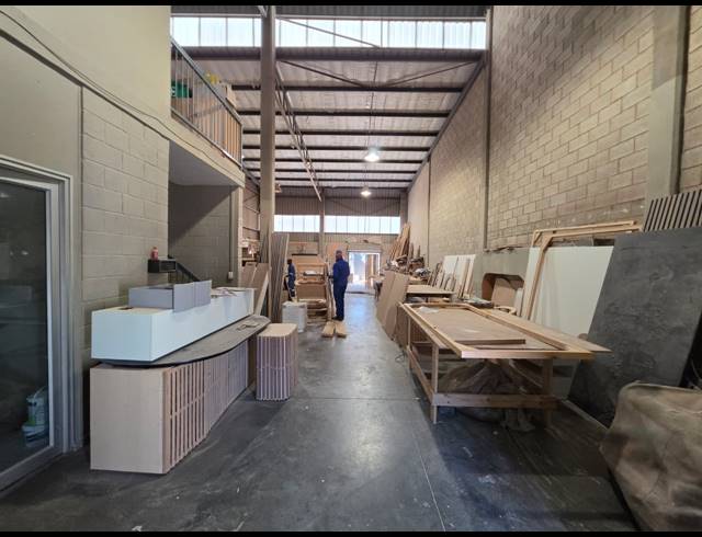 265M² WAREHOUSE TO LET IN STORMILL